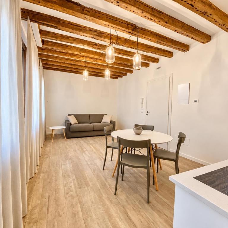 Suite House 4343 apartments - Suite with City View - 4