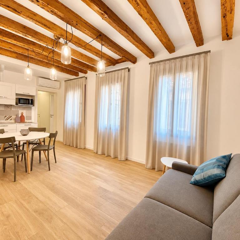 Suite House 4343 apartments - Suite with City View - 8
