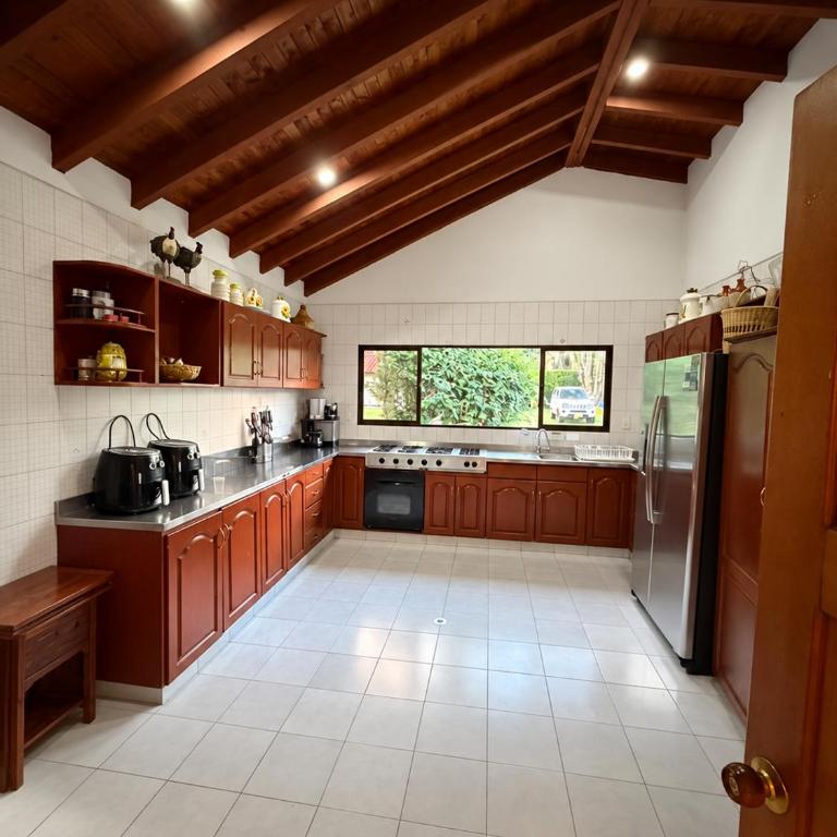 Finca en pereira con piscina y cancha de futbol - Villa - 17