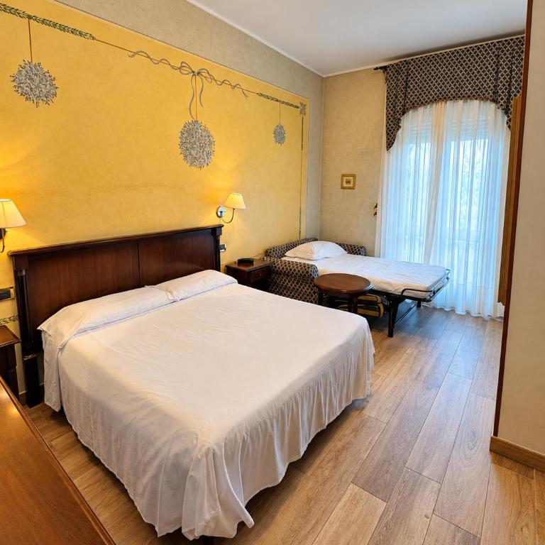 Hotel Lugana Parco Al Lago - Camera Tripla Superior con Vista Lago - 3