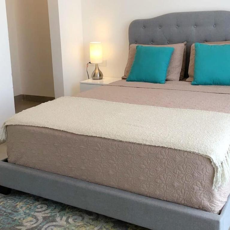 5 Blocks to Beach, Oceanview Pool & Hot Tub - Apartment - 24
