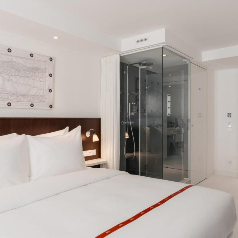 Ruby Lilou Hotel Marseille by IHG - Ruby's Choice Upgraded Room - 3