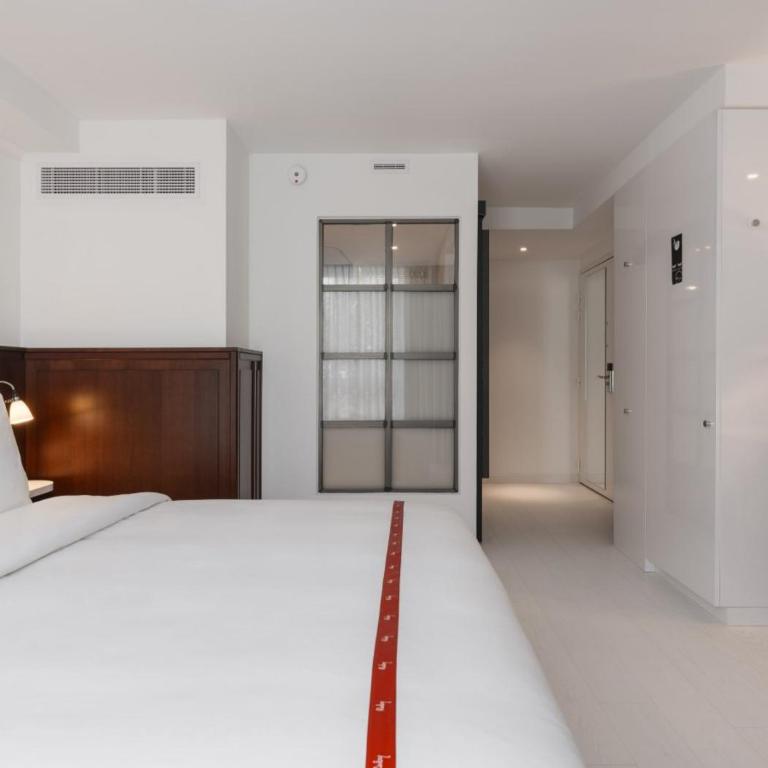 Ruby Lilou Hotel Marseille by IHG - Ruby's Choice Upgraded Room - 4