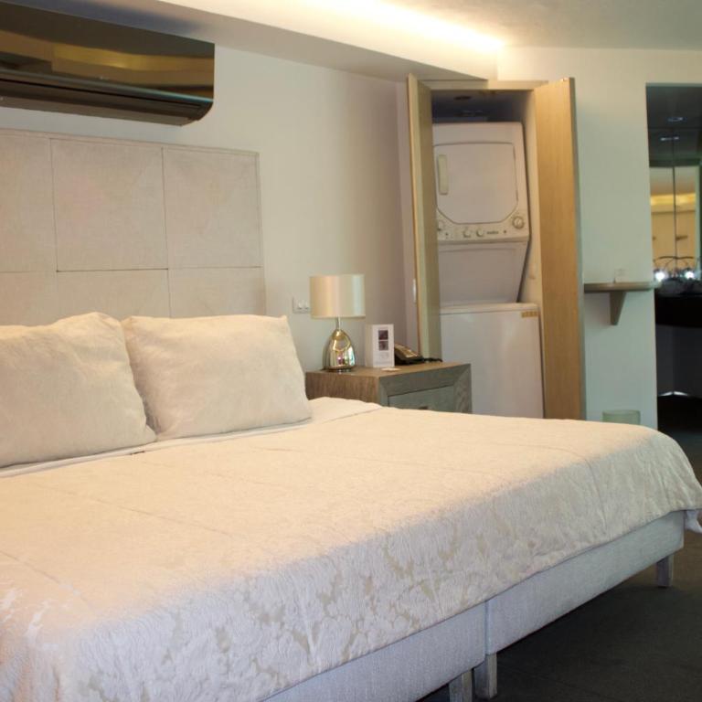 Suites Contempo - Suite con balcón - 1