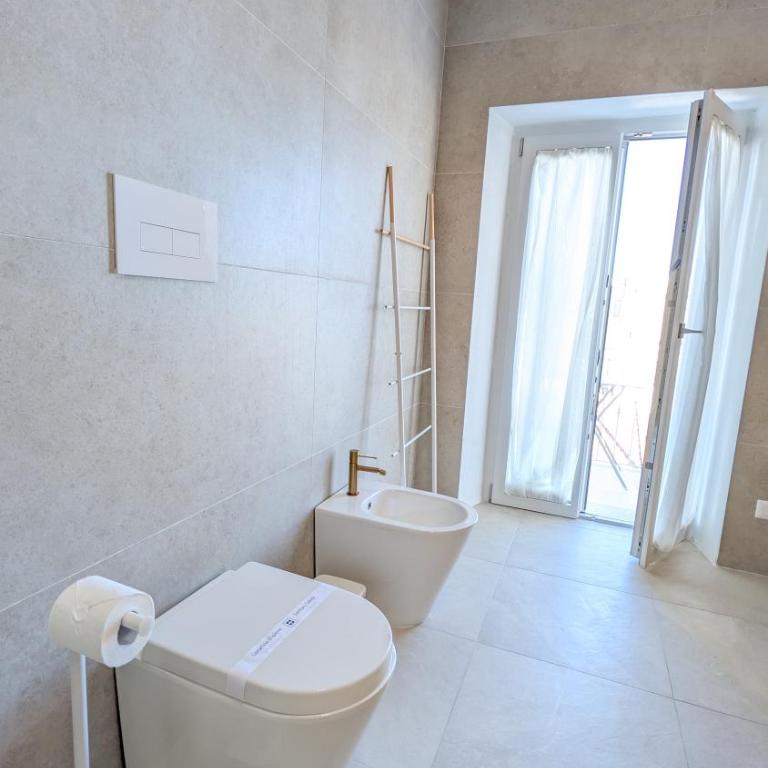 Meucci10 Guest House - Camera Queen con Balcone - 6