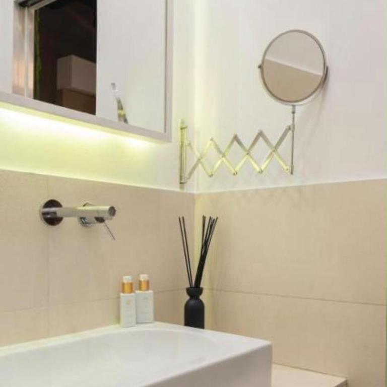 Trastevere Suites - Suite Deluxe con Vasca Idromassaggio - 24