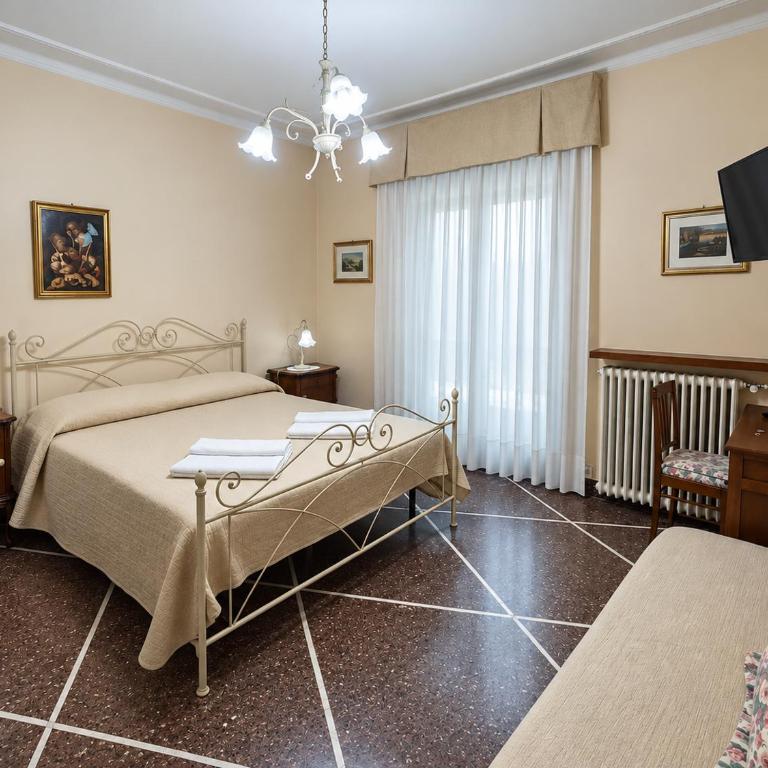 Antica Corte di Pisa PER SOLE COPPIE, Vicino a Stazione Treni e 20 minuti a piedi da Piazza dei Miracoli - Doppelzimmer mit eigenem externen Bad - 1