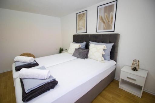 Summer House with Heated Swimming Pool - Appartement avec Piscine - 51