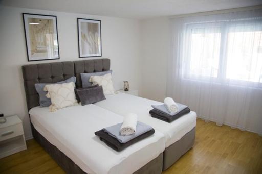 Summer House with Heated Swimming Pool - Appartement avec Piscine - 54