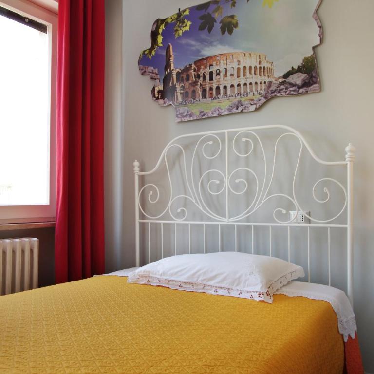 B&B Stazione37 - Single Room with Private External Bathroom - 1