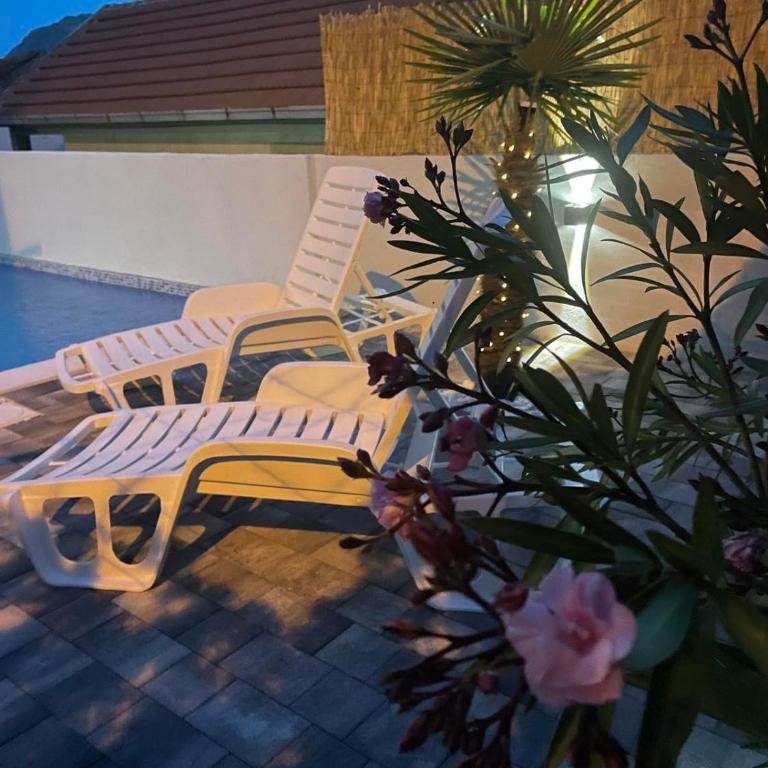 Summer House with Heated Swimming Pool - Appartement avec Piscine - 7