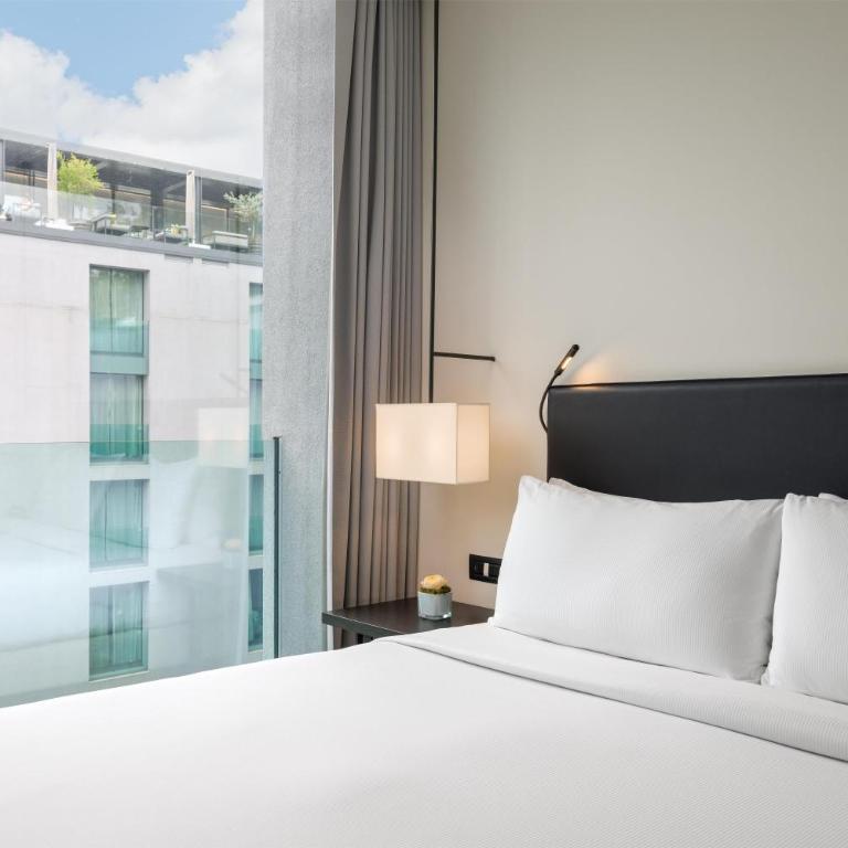 Hilton Lake Como - Camera King Deluxe con Vista Cortile - 1
