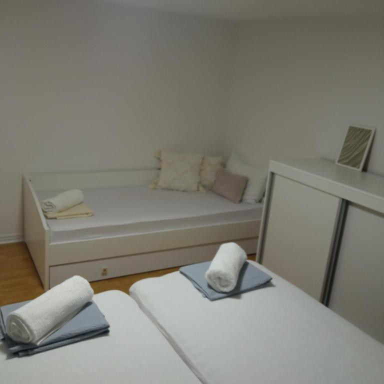 Summer House with Heated Swimming Pool - Appartement avec Piscine - 46
