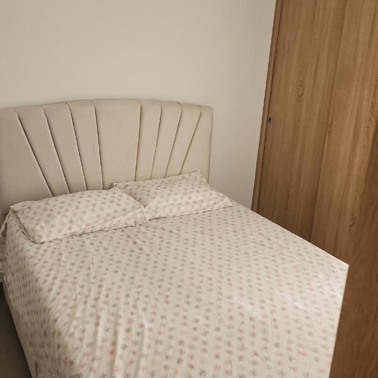 Tu Refugio en Ricaurte - Piscina y Comodidad - Apartamento de 3 dormitorios - 2
