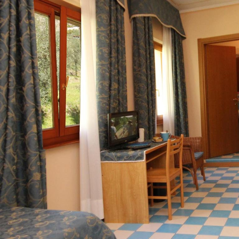 Hotel Locanda Ruscello Garnì - Camera Doppia con Letti Singoli con Vista Montagna - 1