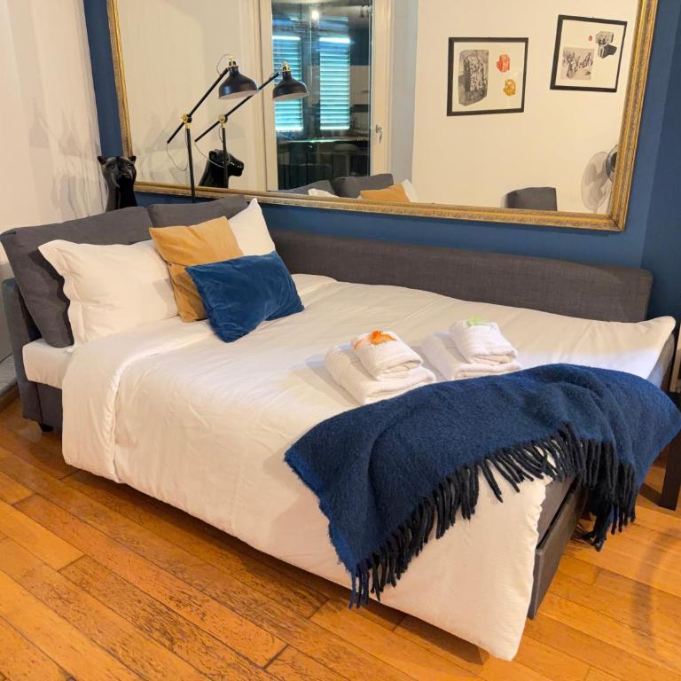 10' Piazza Erbe, Elegance in the Heart of Verona - Appartamento con 2 Camere da Letto e Vista Fiume - 4