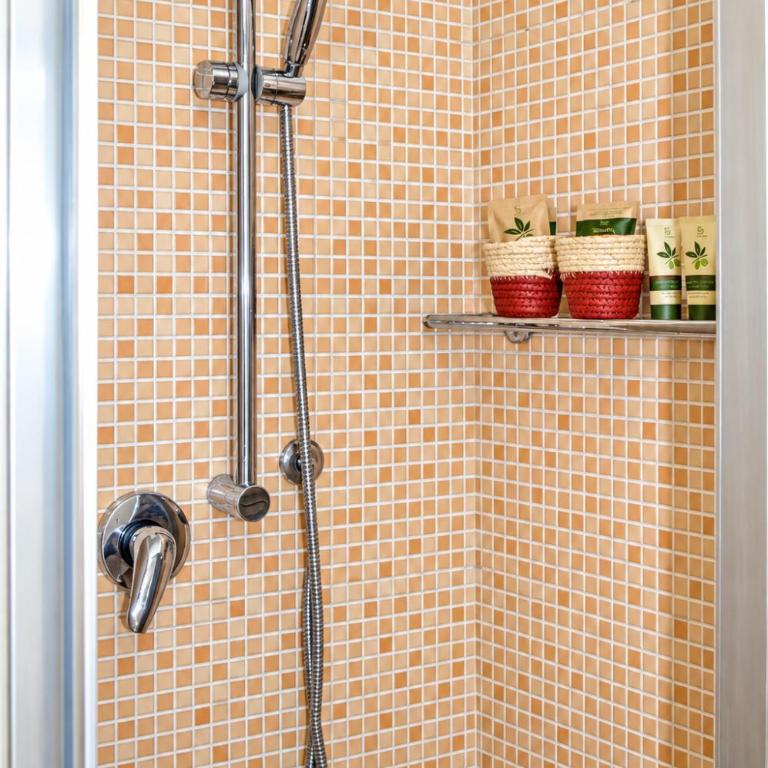AmareRomaRooms - Chambre Triple Confort - 8