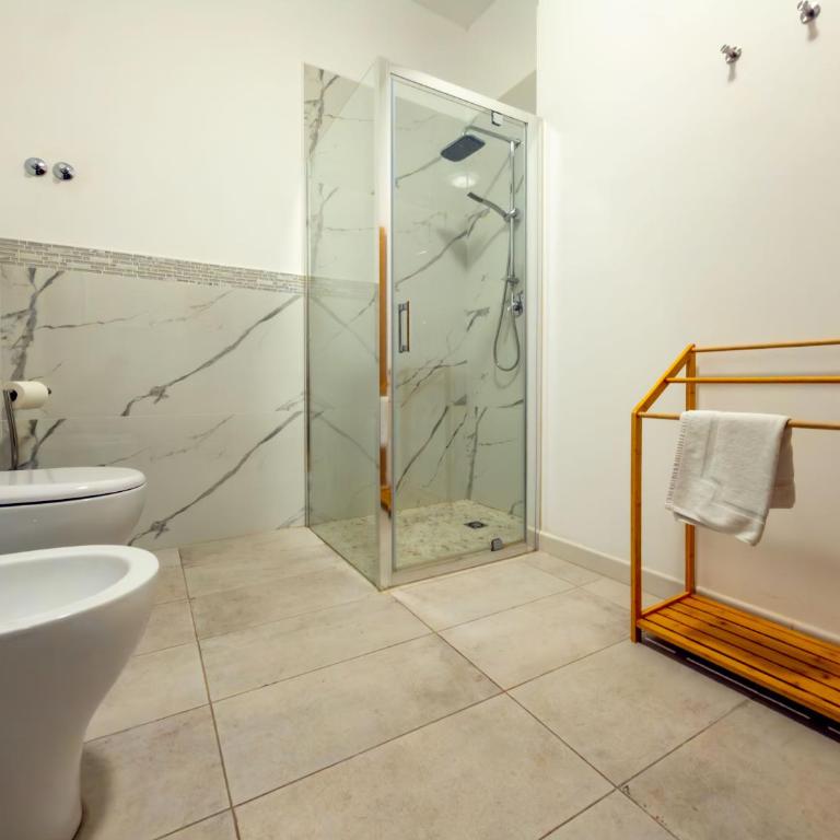 Yllen Rooms - Suite Deluxe con Vasca Idromassaggio - 15