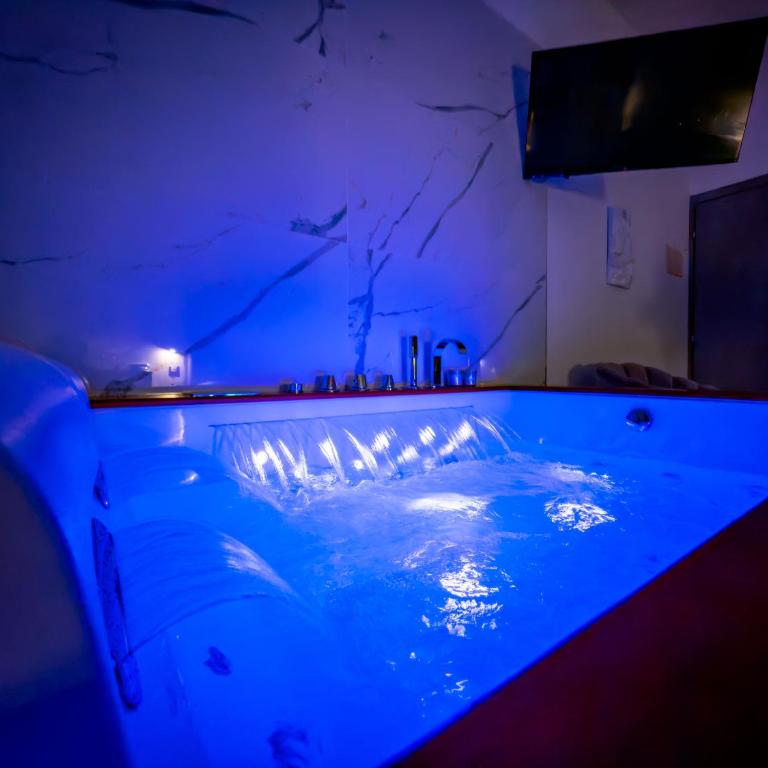 Yllen Rooms - Suite Deluxe con Vasca Idromassaggio - 10
