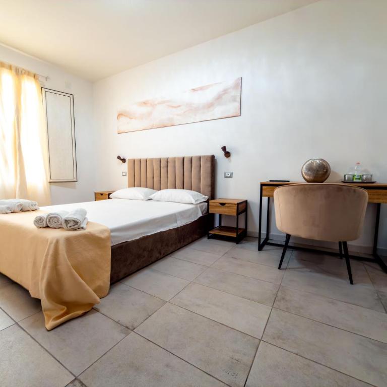 Yllen Rooms - Camera Matrimoniale con Bagno Privato - 1