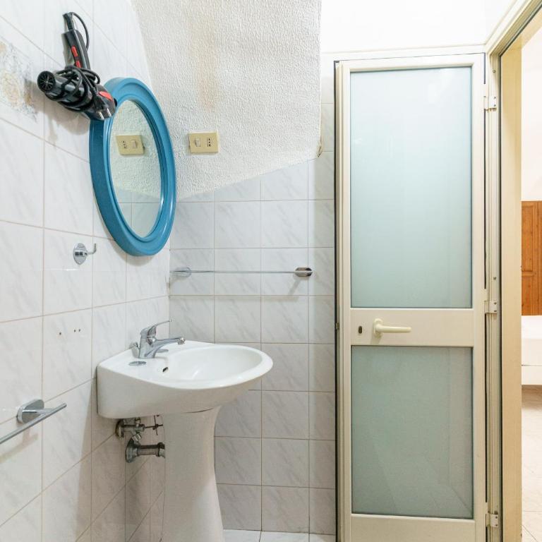 Little Nice Apartment - One-Bedroom Apartment - 4