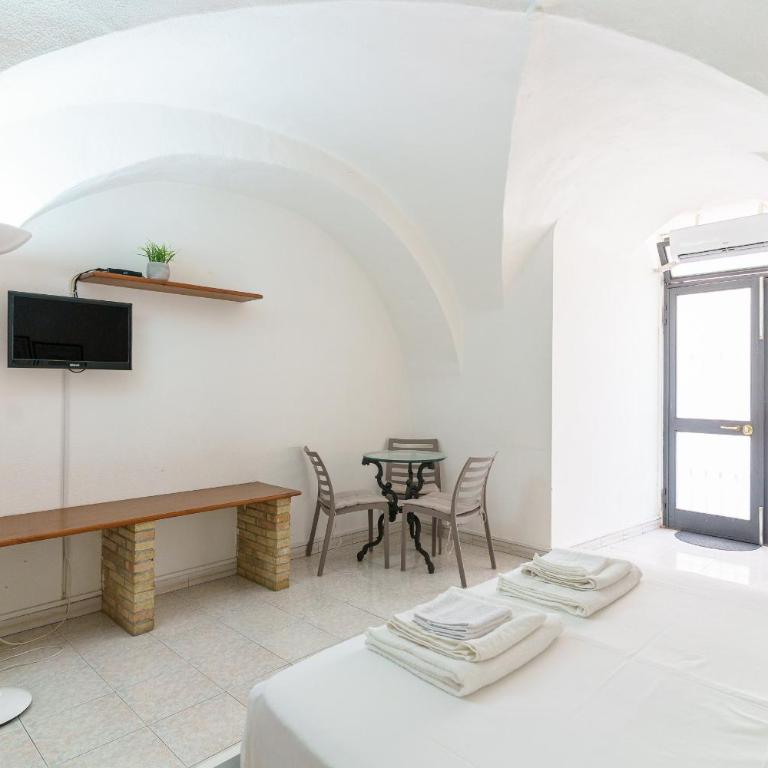Little Nice Apartment - One-Bedroom Apartment - 5