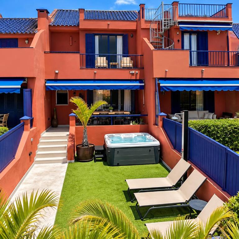 Holiday home in meloneras with sea views, golf and private jacuzzi - Ferienhaus mit 3 Schlafzimmern - 1