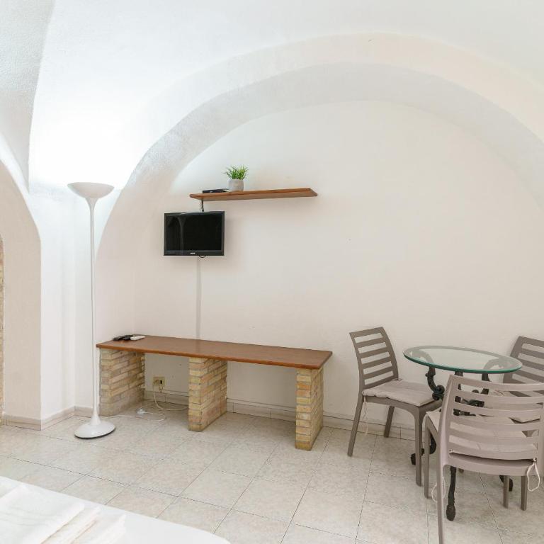 Little Nice Apartment - One-Bedroom Apartment - 8