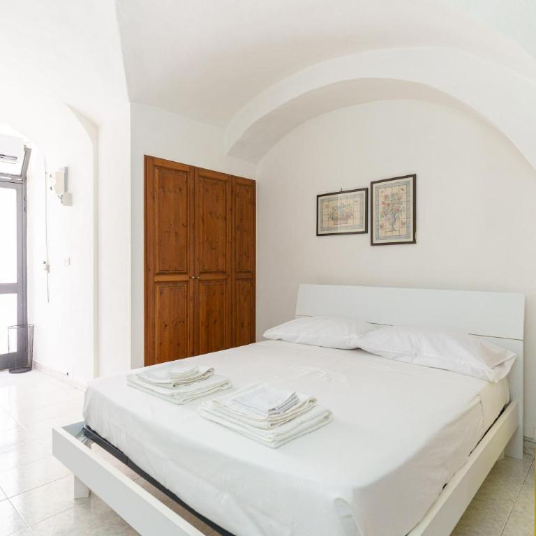 Little Nice Apartment - One-Bedroom Apartment - 11