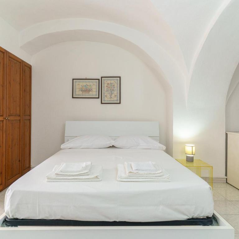 Little Nice Apartment - One-Bedroom Apartment - 24