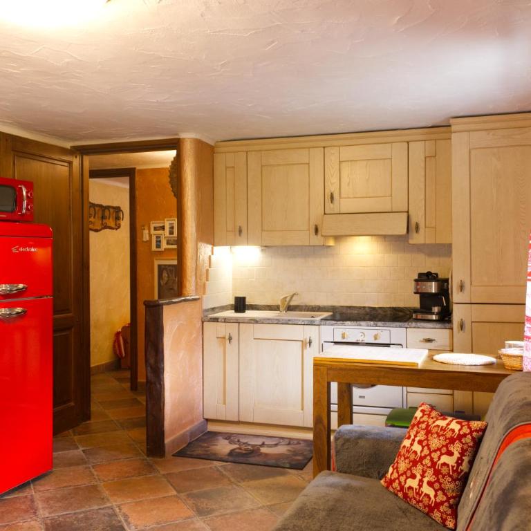 Maison Neige Et Soleil - One-Bedroom Apartment with Balcony and Mountain View - 70