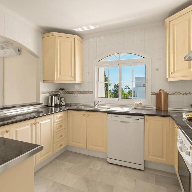 Las Brisas Estepona - 2BR, Pool and Terrace - Apartamento - 18