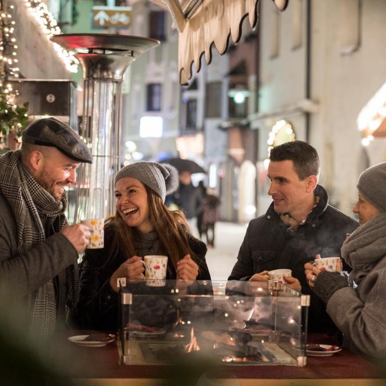 Winterstimmung in Meran - Bergblick - 3 Schlafzimmer für Familien & Freunde - 100 m2 für 6 Gäste - Große Küche & Esstisch für 6 - Restaurants, Altstadt & Weihnachtsmarkt zu Fuß - Privatparkplatz - Bahnhof & Skibus 4 Min - Südtirol Guest Pass inklusive - Appartamento con Vista Montagna - 12