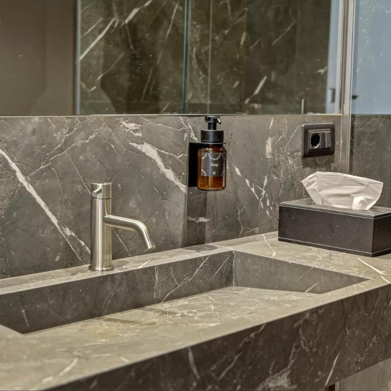 Palazzo Montella - Side sea view Suite with Bathtub - 12