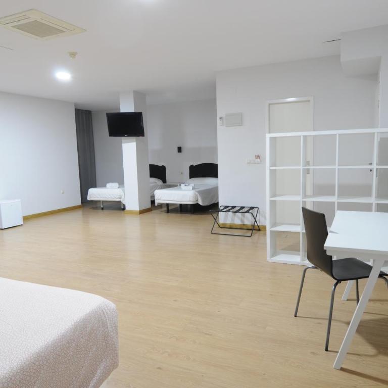 AHC Hoteles Cáceres - Habitación Familiar (3 adultos) - 2