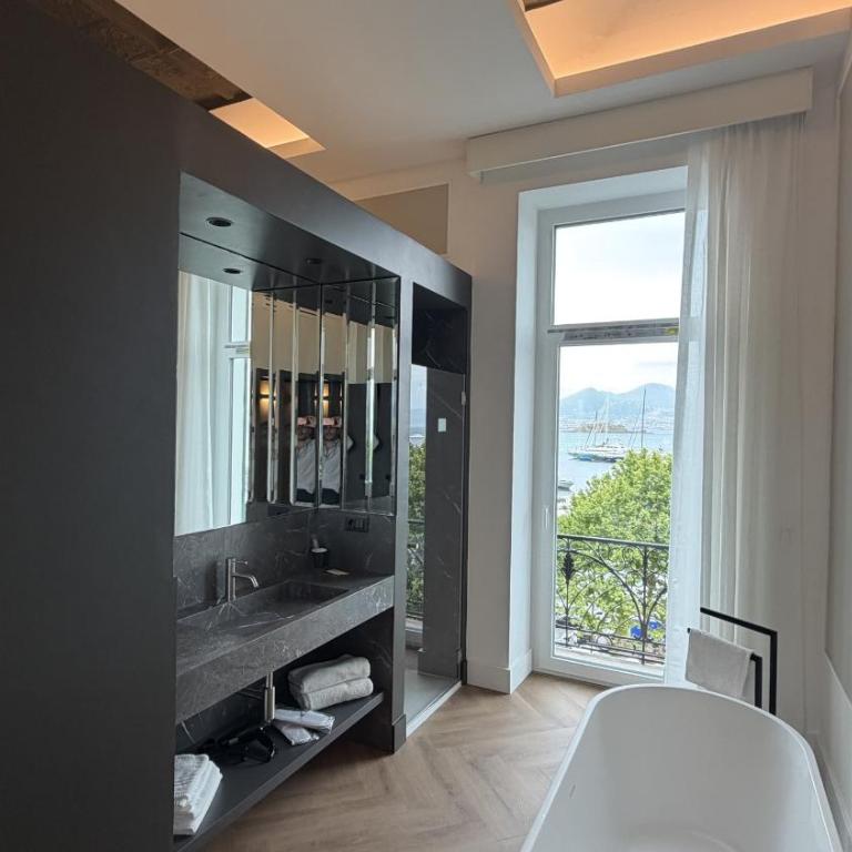 Palazzo Montella - Suite with Seaview and Bathtub - 6
