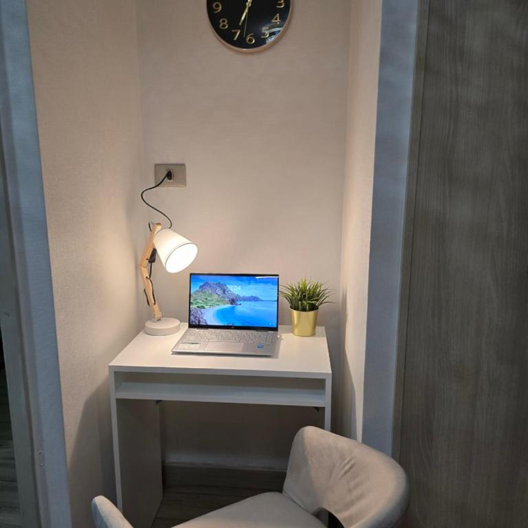 Barrio Turístico a pasos de av Italia - One-Bedroom Apartment - 14
