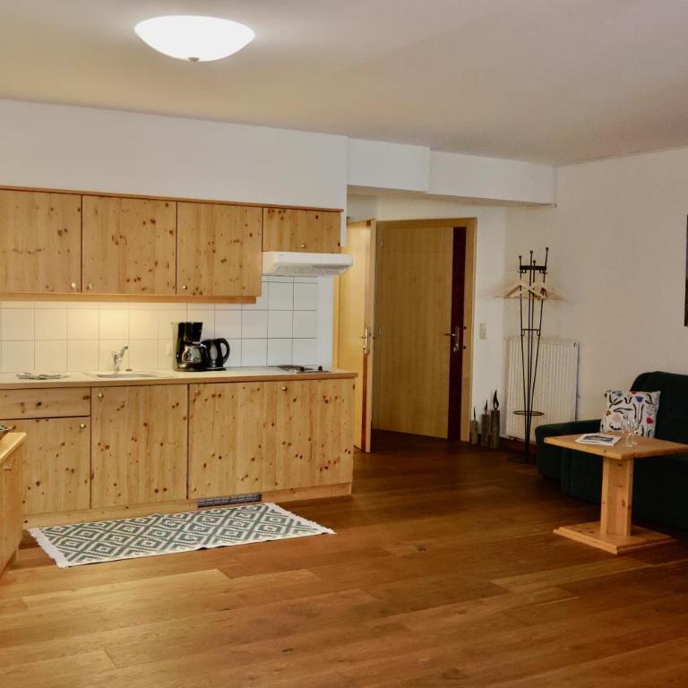 WestAlp - Three-Bedroom Apartment with Balcony and a Bathroom - 3