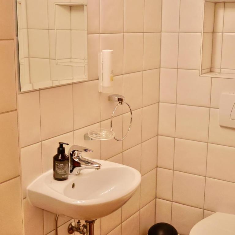 WestAlp - Three-Bedroom Apartment with Balcony and a Bathroom - 4