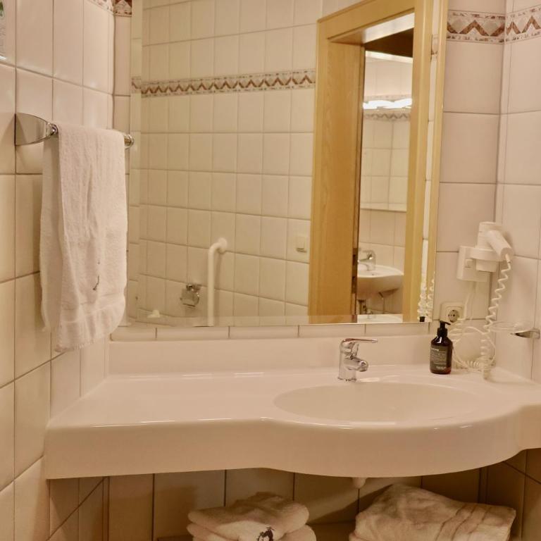 WestAlp - Three-Bedroom Apartment with Balcony and a Bathroom - 6