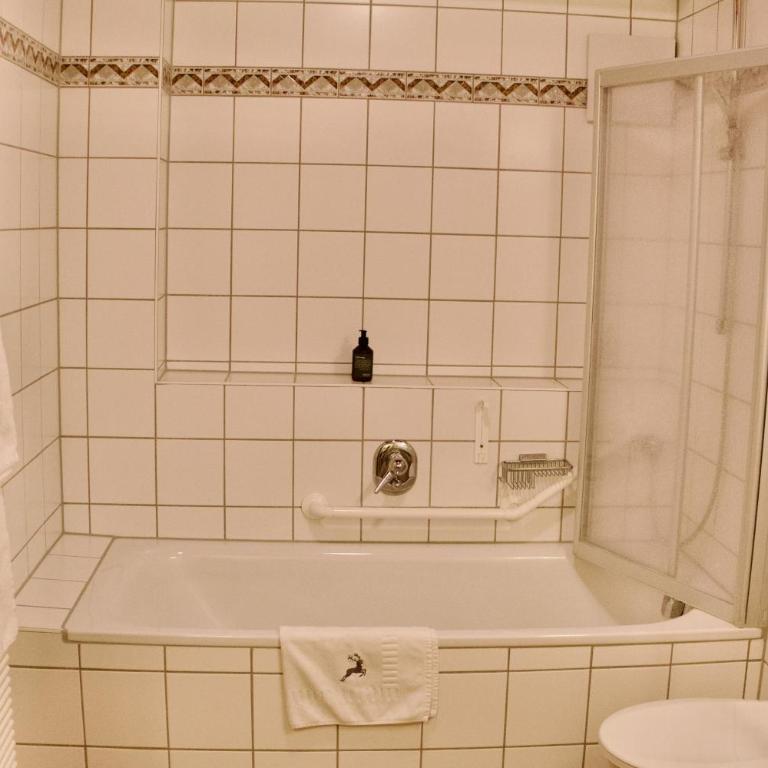 WestAlp - Three-Bedroom Apartment with Balcony and 3 Bathrooms - 8