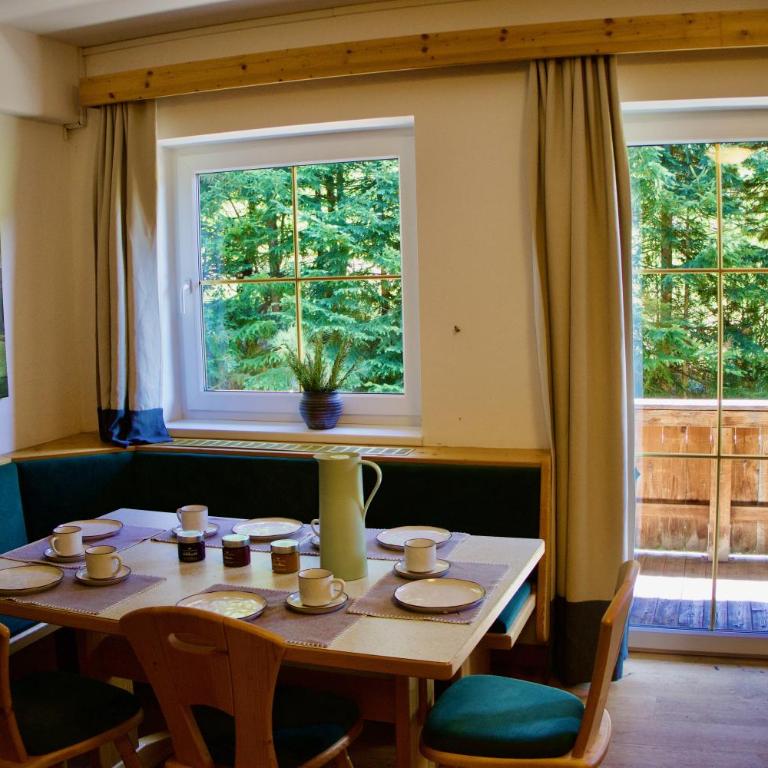 WestAlp - Three-Bedroom Apartment with Balcony and 3 Bathrooms - 11