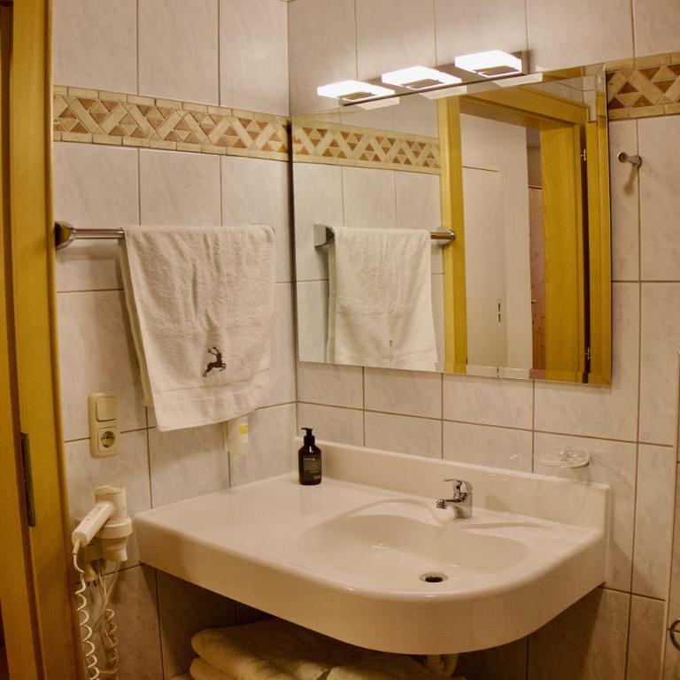 WestAlp - Three-Bedroom Apartment with Balcony and 3 Bathrooms - 14