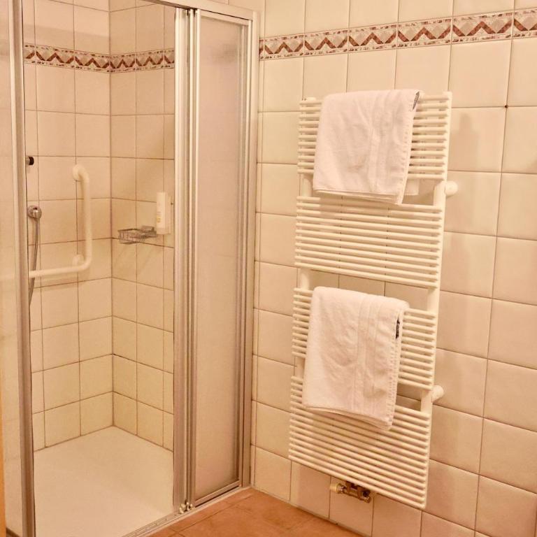 WestAlp - Three-Bedroom Apartment with Balcony and a Bathroom - 11