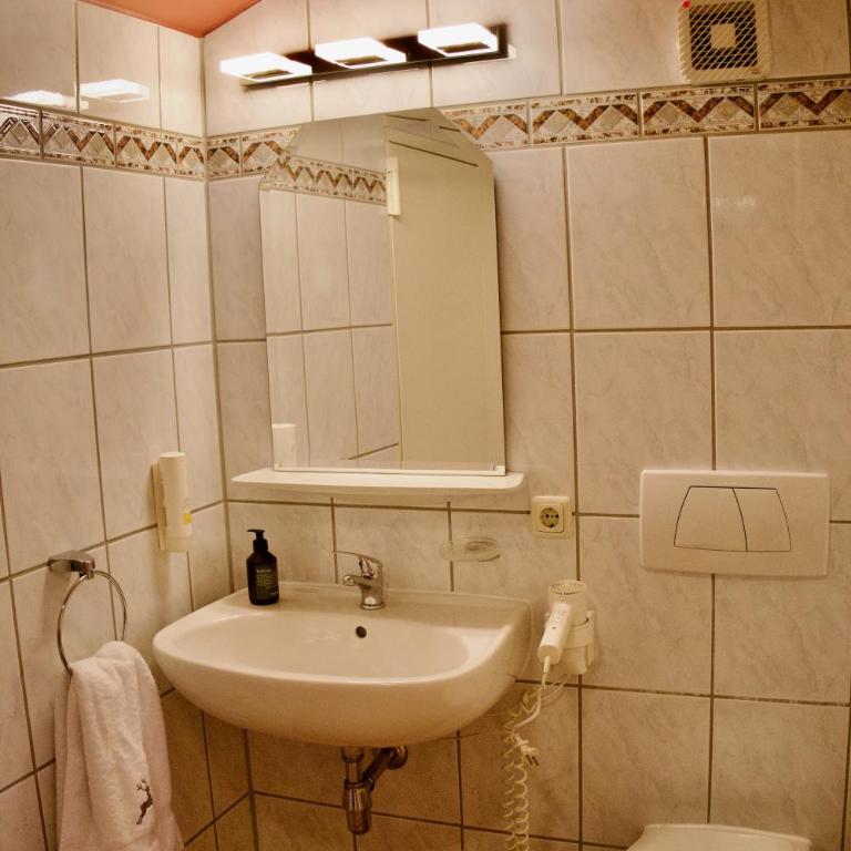 WestAlp - Three-Bedroom Apartment with Balcony and 3 Bathrooms - 16