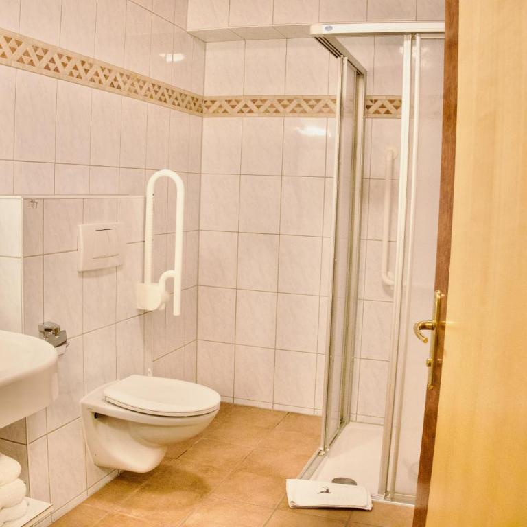 WestAlp - Three-Bedroom Apartment with Balcony and 3 Bathrooms - 18