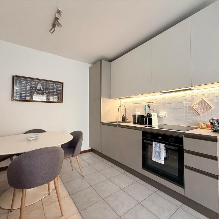 Blue Coral Apartment - City Center - Two-Bedroom Apartment - 5