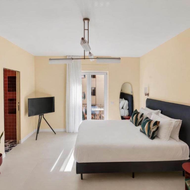 Elegant 2BR Apt a few steps from Sorrento Centre - Three-Bedroom Apartment - 22