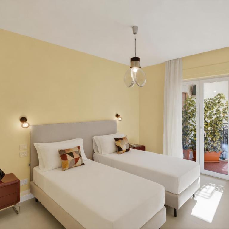 Elegant 2BR Apt a few steps from Sorrento Centre - Three-Bedroom Apartment - 20