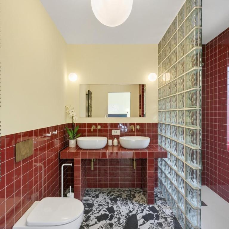 Elegant 2BR Apt a few steps from Sorrento Centre - Three-Bedroom Apartment - 14